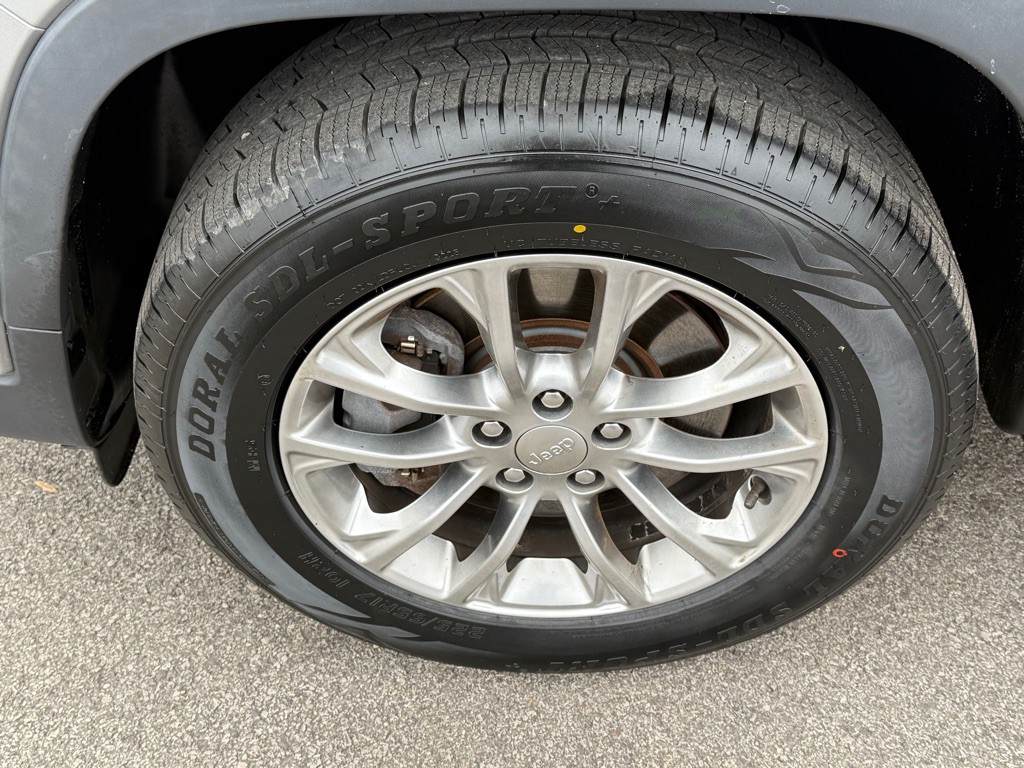 2019 Jeep Cherokee Image 12