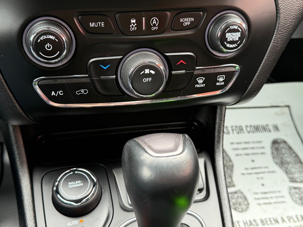 2019 Jeep Cherokee Image 38