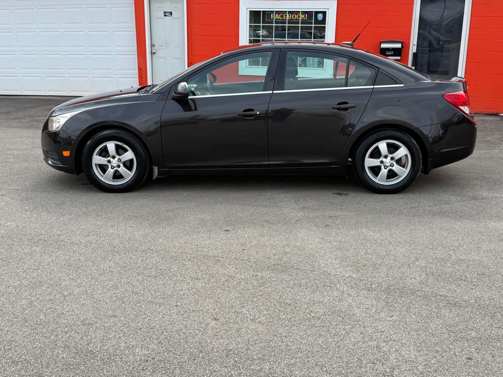 2014 Chevrolet Cruze Image 2