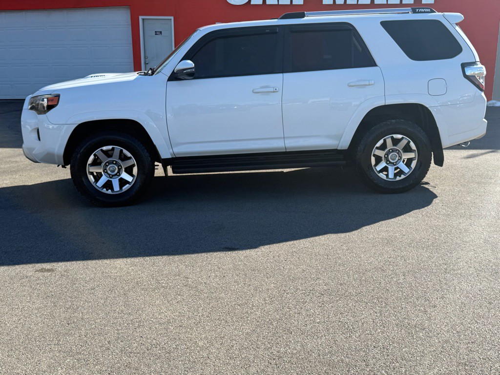 2014 Toyota 4Runner Image 2