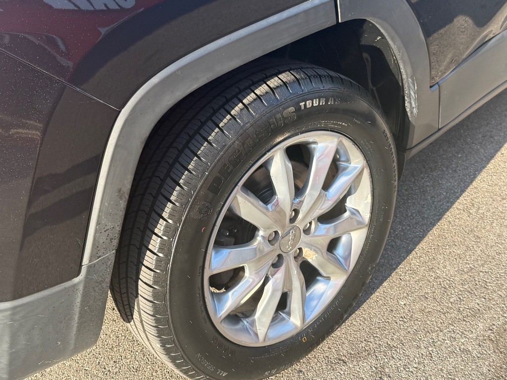 2015 Jeep Cherokee Image 17