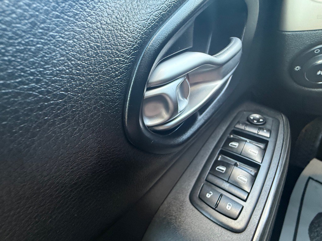 2015 Jeep Cherokee Image 27