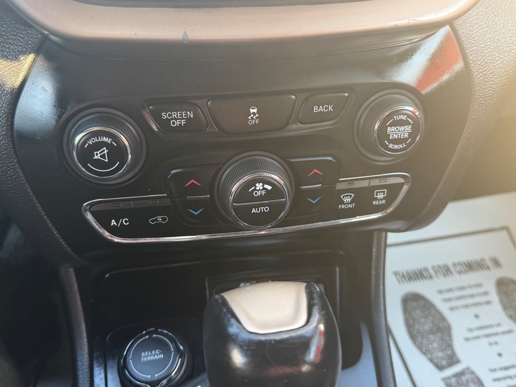 2015 Jeep Cherokee Image 33