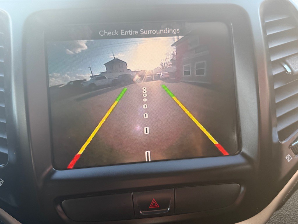 2015 Jeep Cherokee Image 39