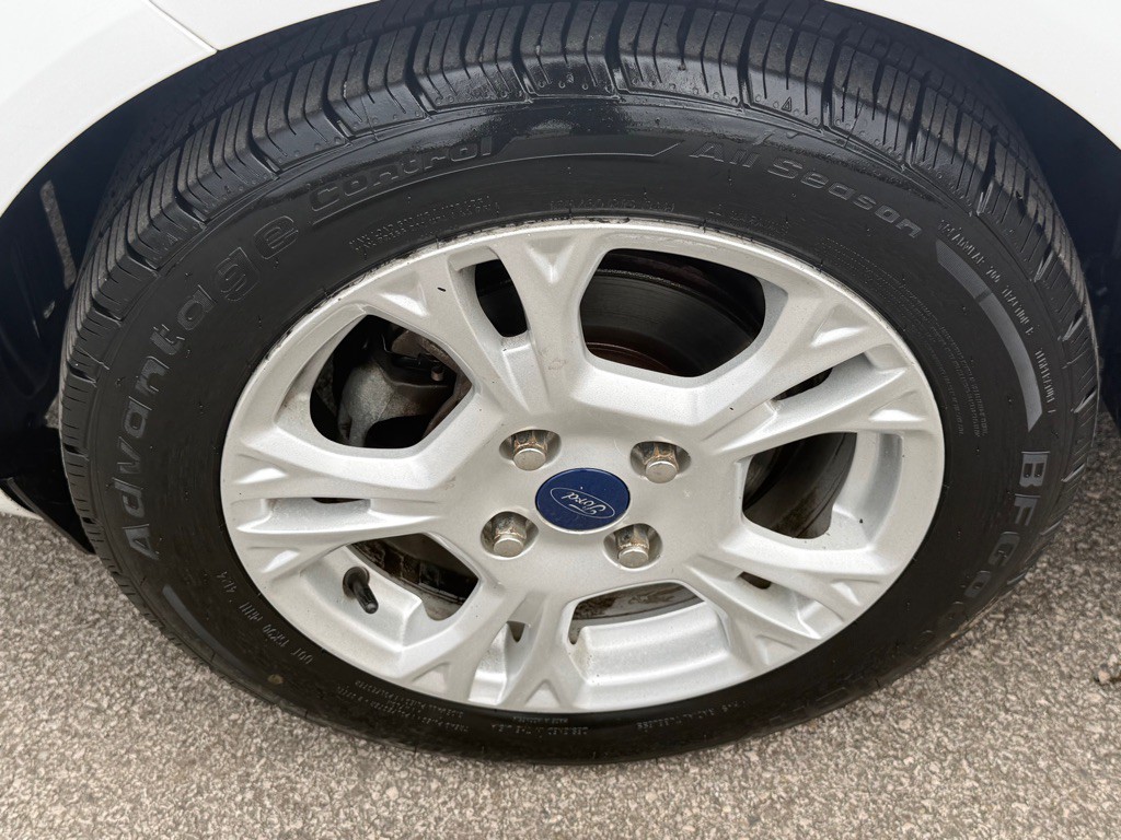 2015 Ford Fiesta Image 12