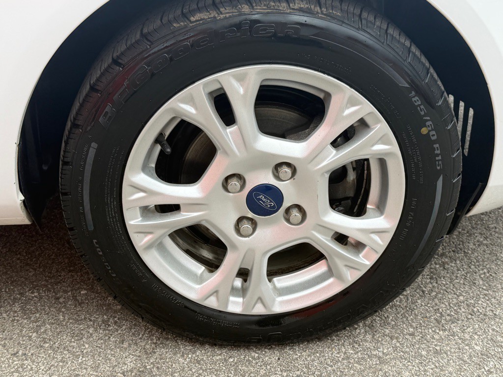 2015 Ford Fiesta Image 15