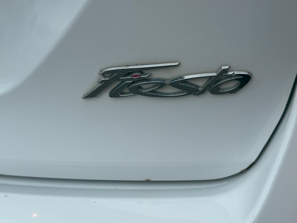 2015 Ford Fiesta Image 16