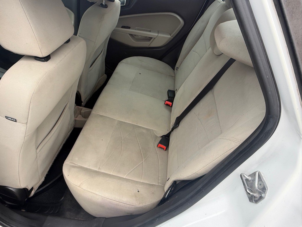 2015 Ford Fiesta Image 19