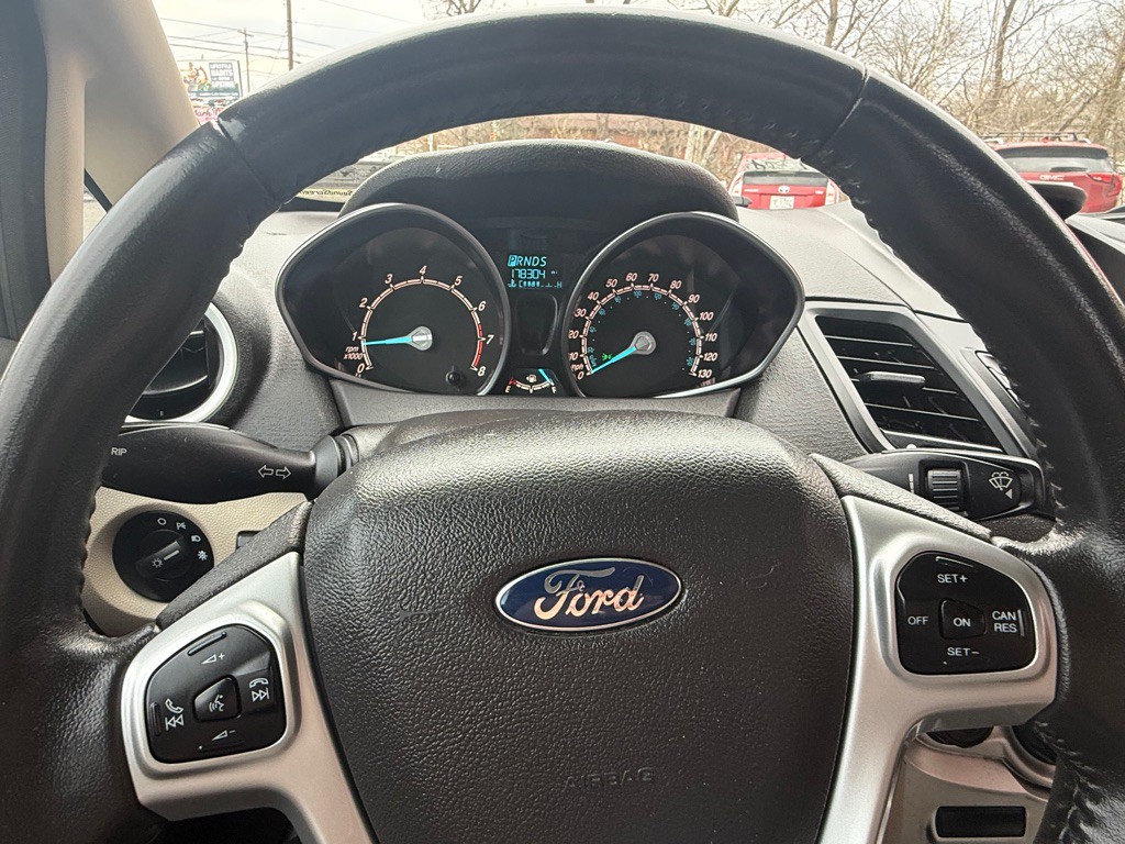 2015 Ford Fiesta Image 27