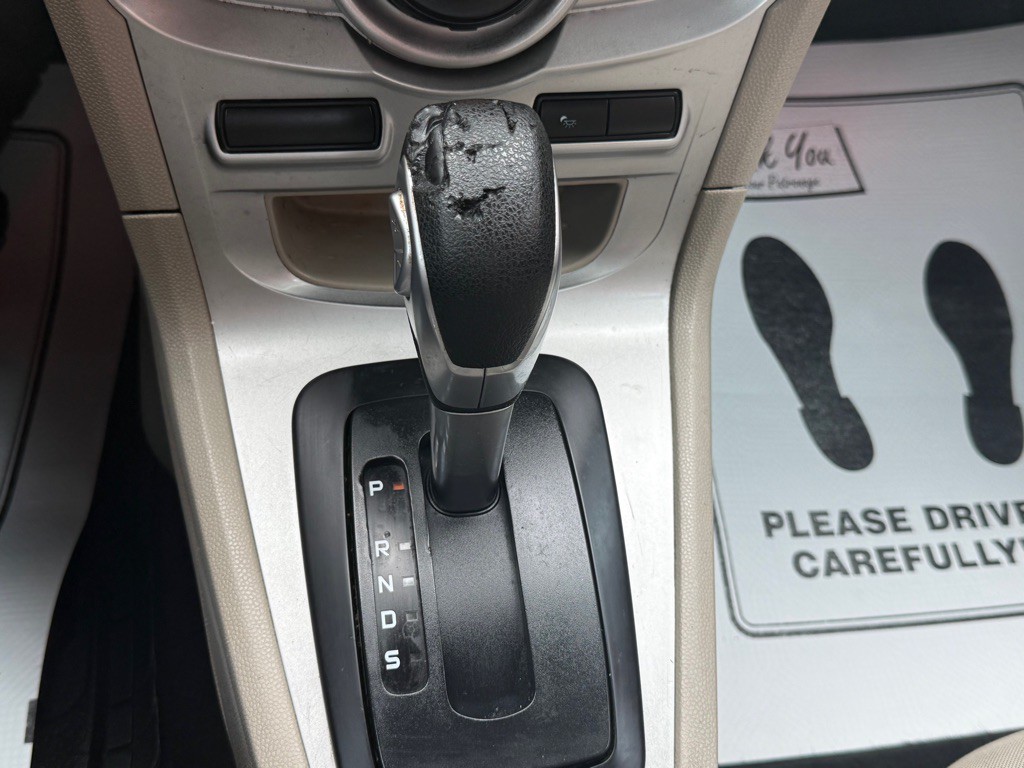 2015 Ford Fiesta Image 31