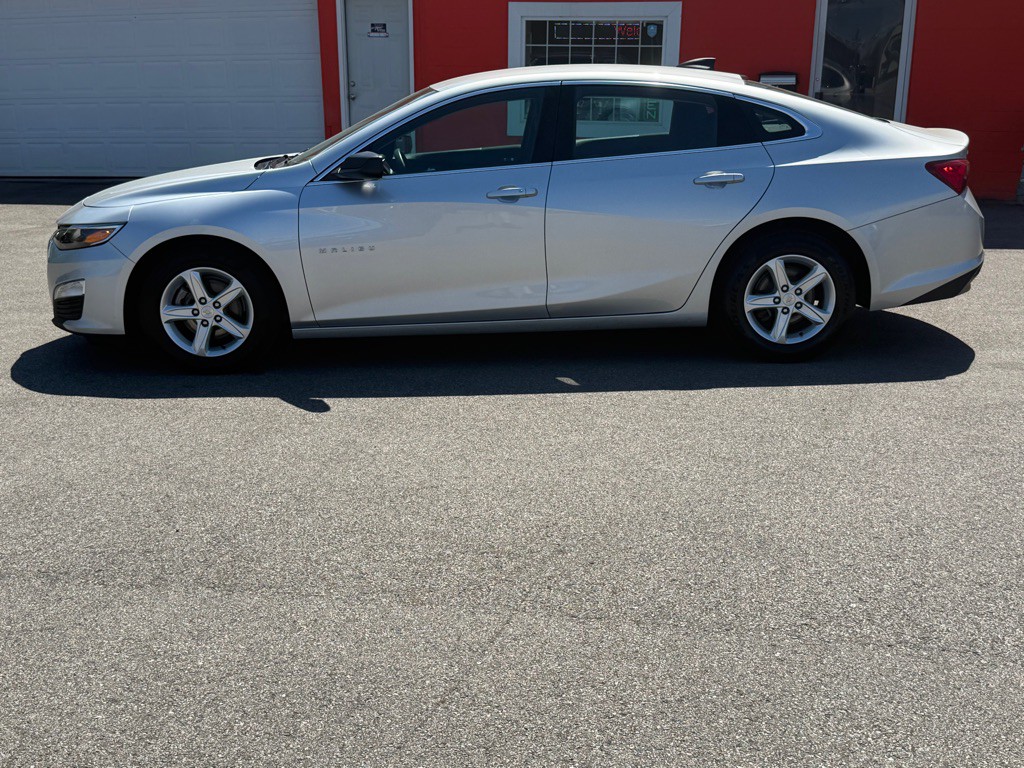2021 Chevrolet Malibu Image 3