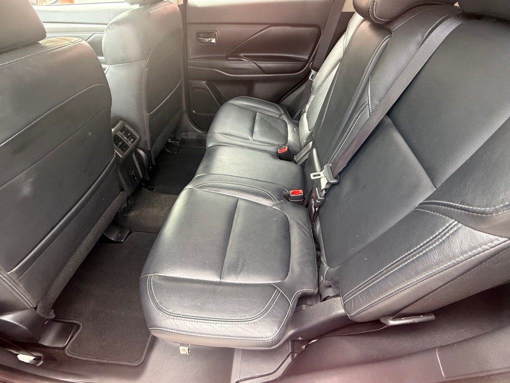 2020 Mitsubishi Outlander Image 24