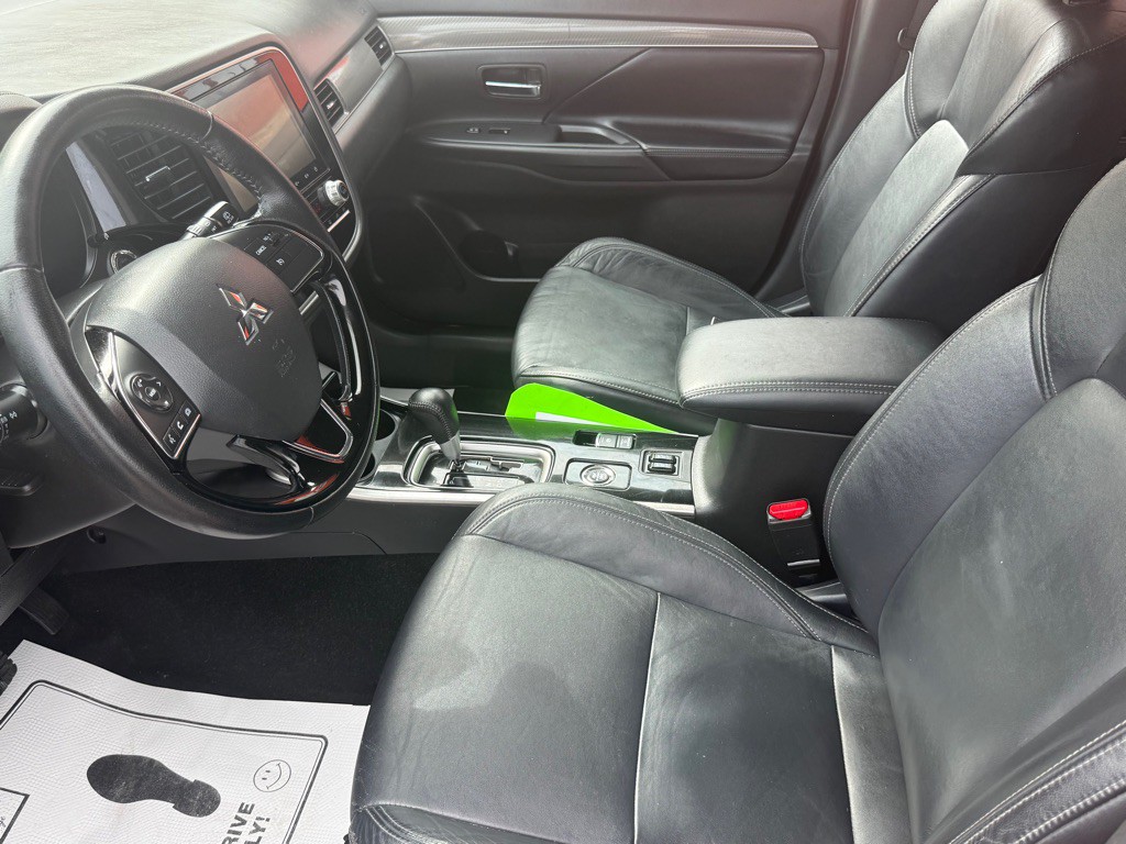 2020 Mitsubishi Outlander Image 28