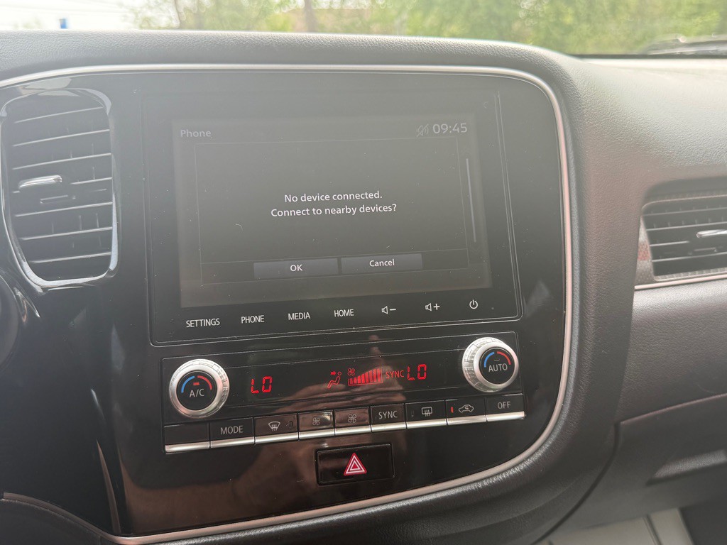 2020 Mitsubishi Outlander Image 36