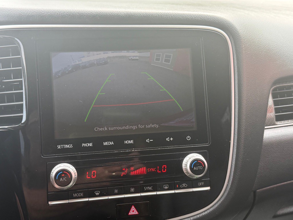 2020 Mitsubishi Outlander Image 41
