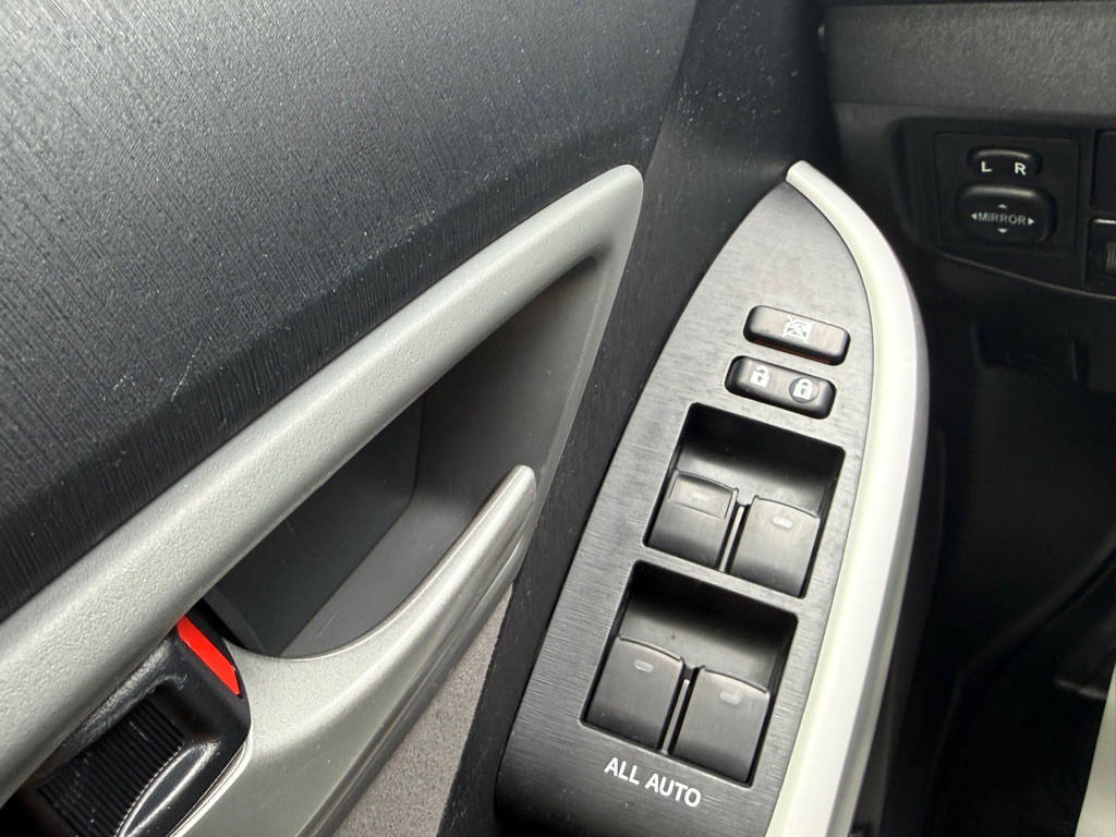 2012 Toyota Prius Image 28