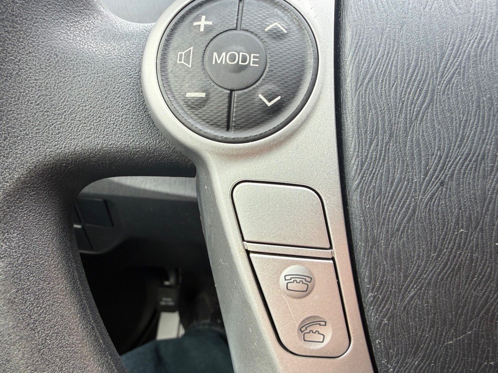 2012 Toyota Prius Image 29