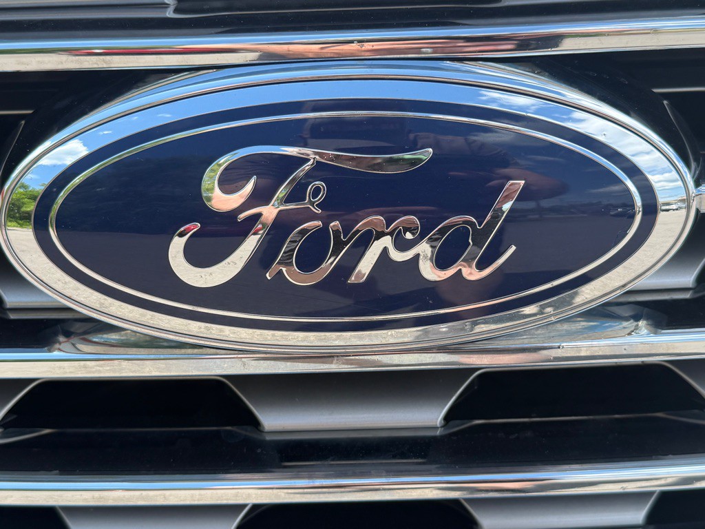 2020 Ford Edge Image 16