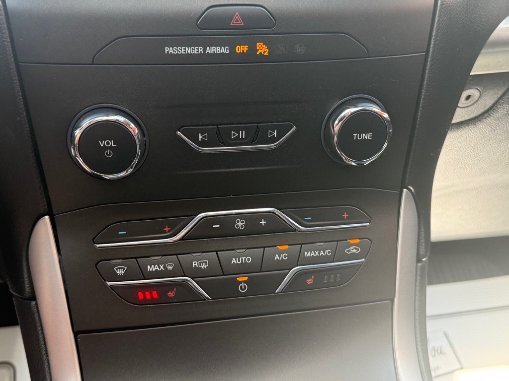 2020 Ford Edge Image 40