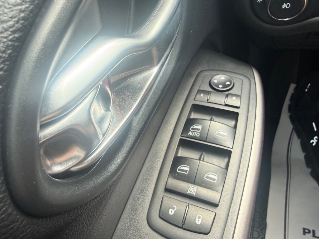 2019 Jeep Cherokee Image 28