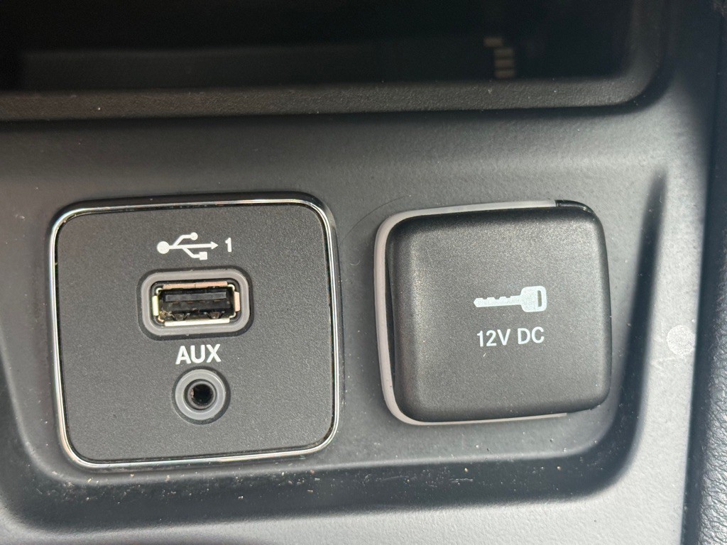 2019 Jeep Cherokee Image 38