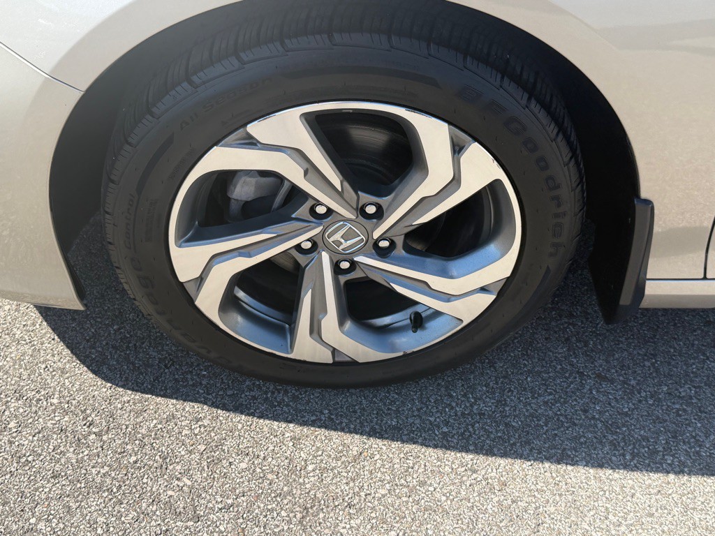 2018 Honda Accord Image 13