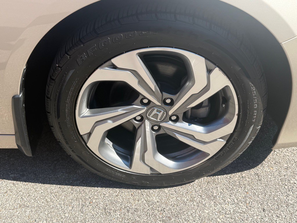 2018 Honda Accord Image 16