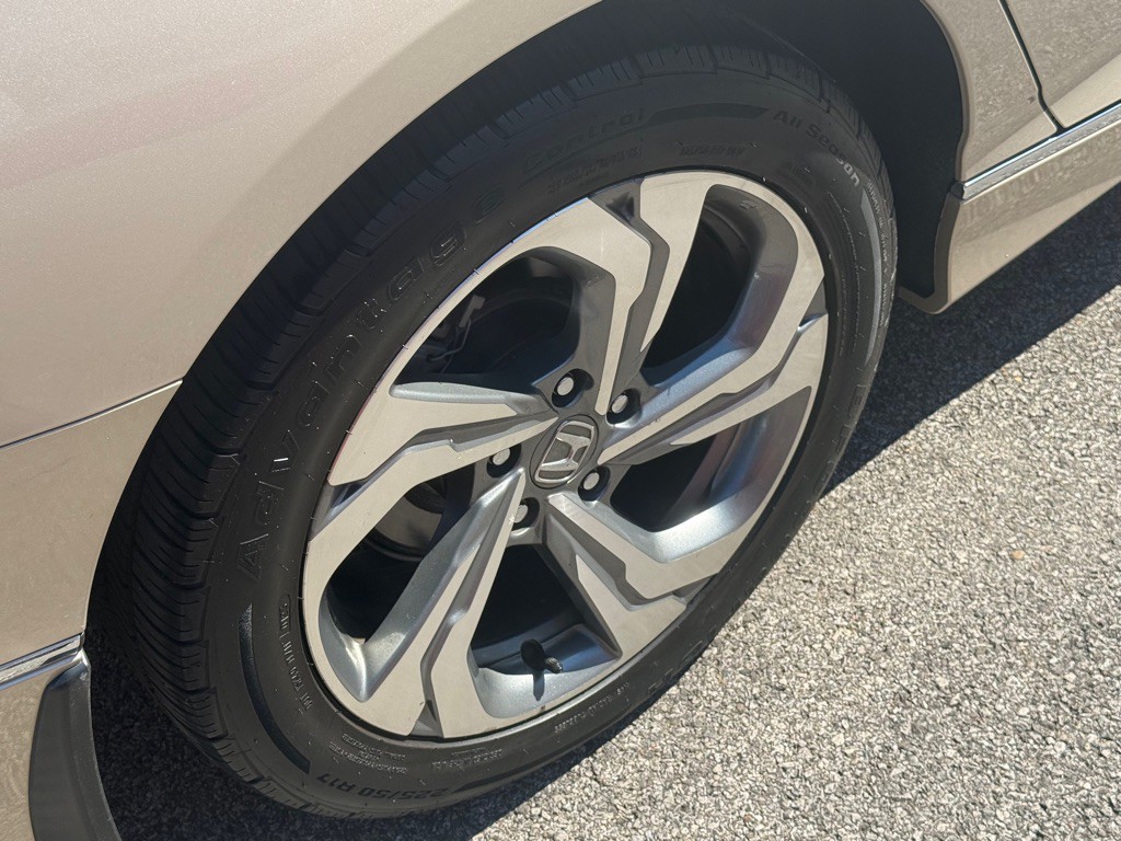 2018 Honda Accord Image 17