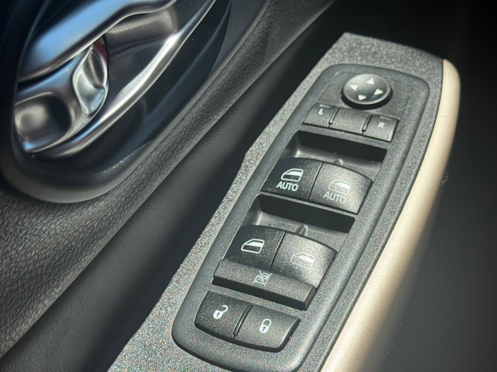 2018 Jeep Cherokee Image 32