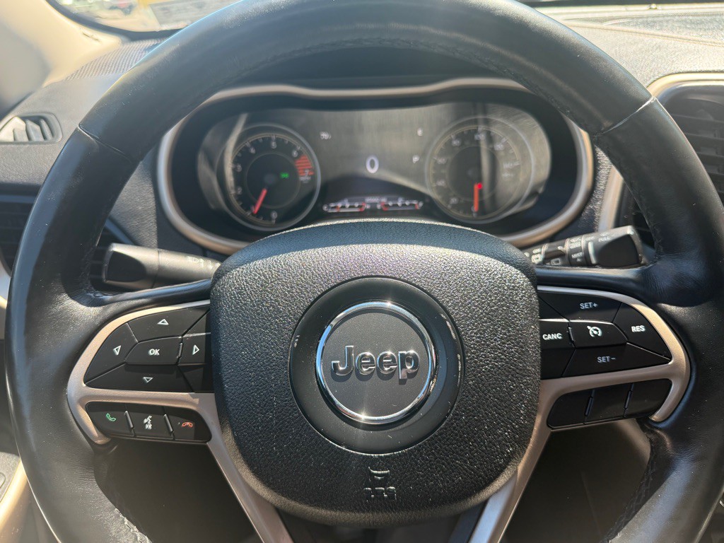 2018 Jeep Cherokee Image 35