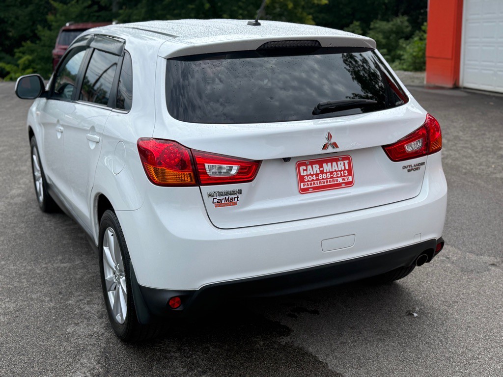 2014 Mitsubishi Outlander Image 4