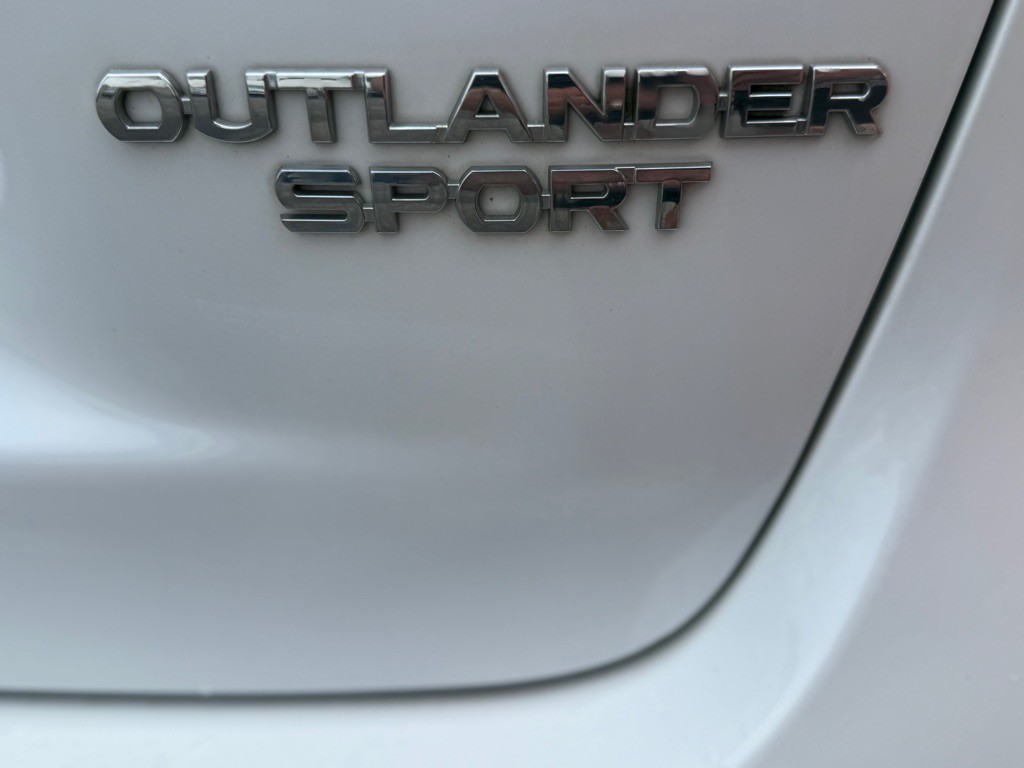 2014 Mitsubishi Outlander Image 17