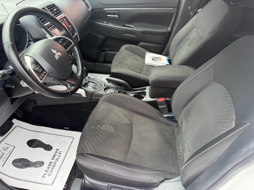 2014 Mitsubishi Outlander Image 25