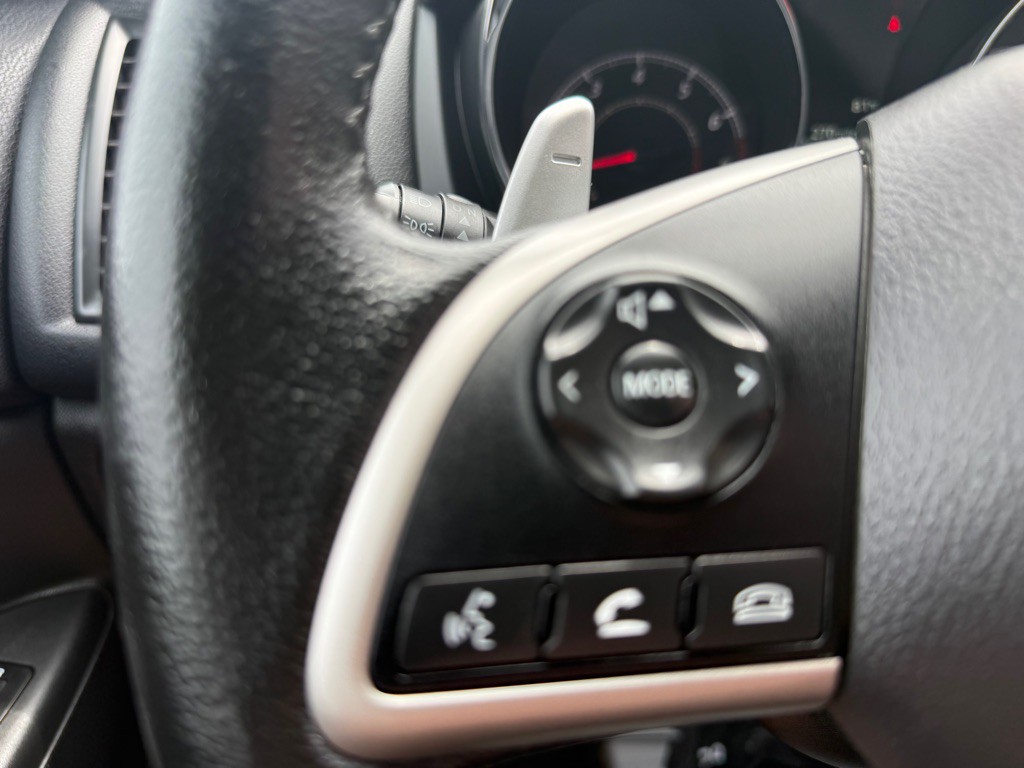 2014 Mitsubishi Outlander Image 28