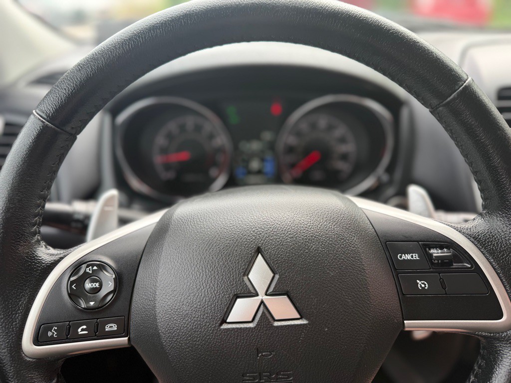 2014 Mitsubishi Outlander Image 30