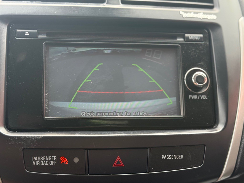 2014 Mitsubishi Outlander Image 38