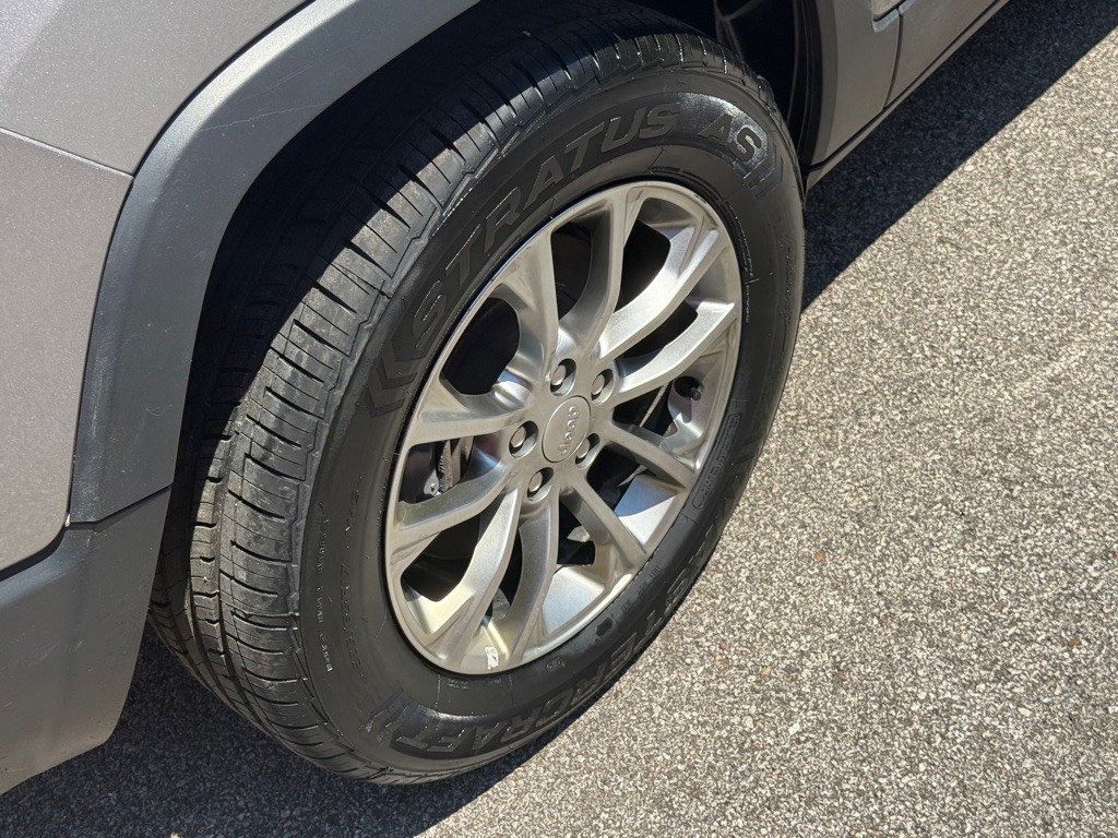 2019 Jeep Cherokee Image 16