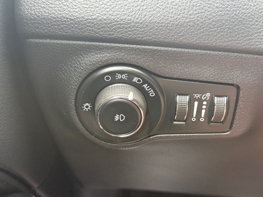 2018 Jeep Compass Image 32
