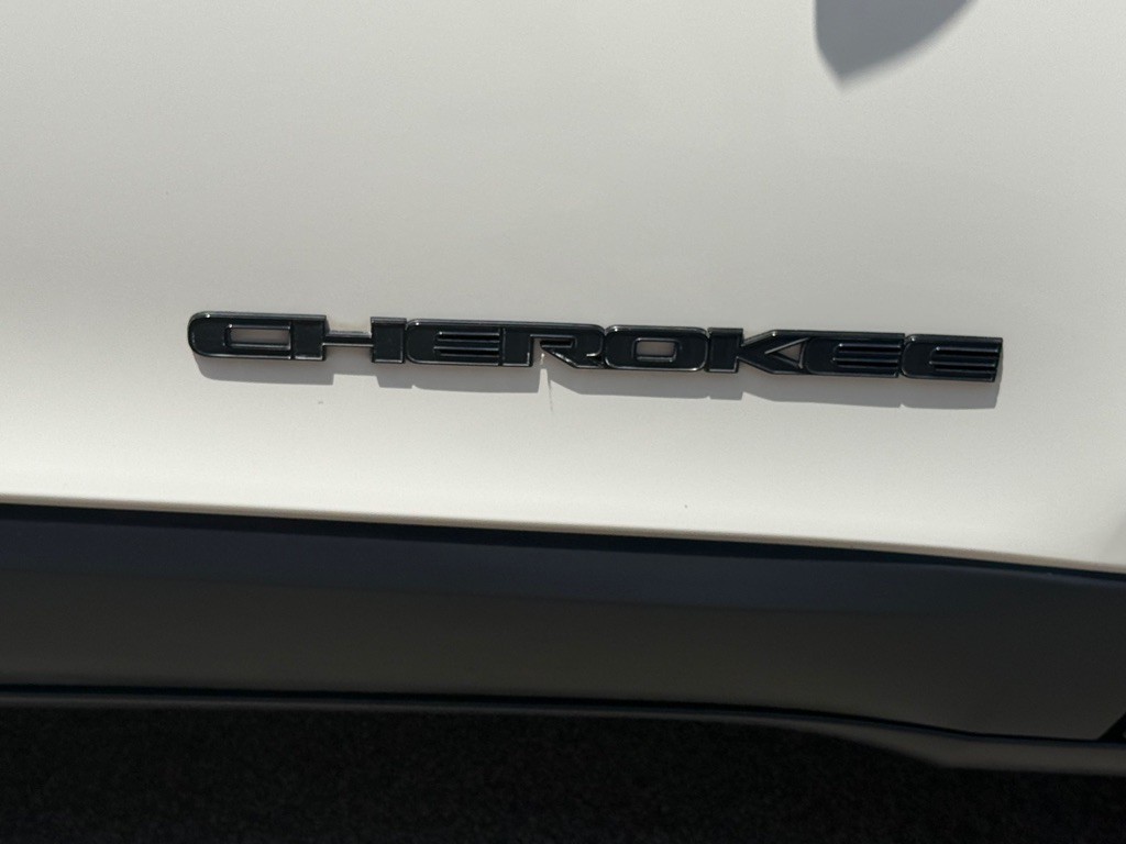 2019 Jeep Cherokee Image 16