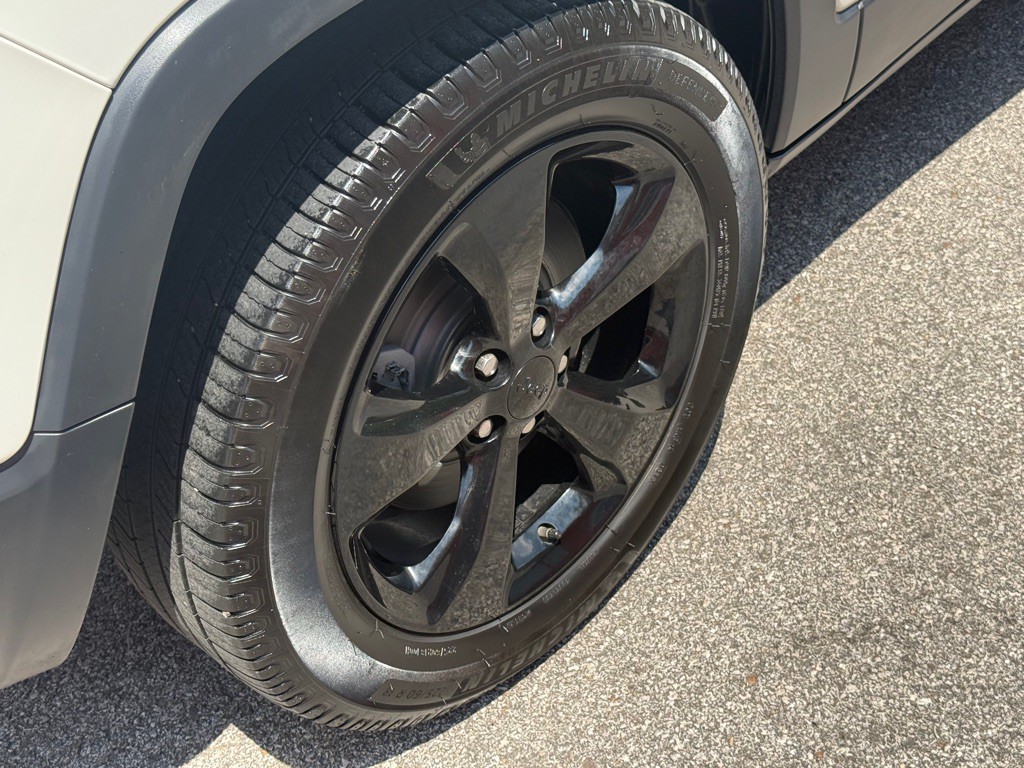 2019 Jeep Cherokee Image 17