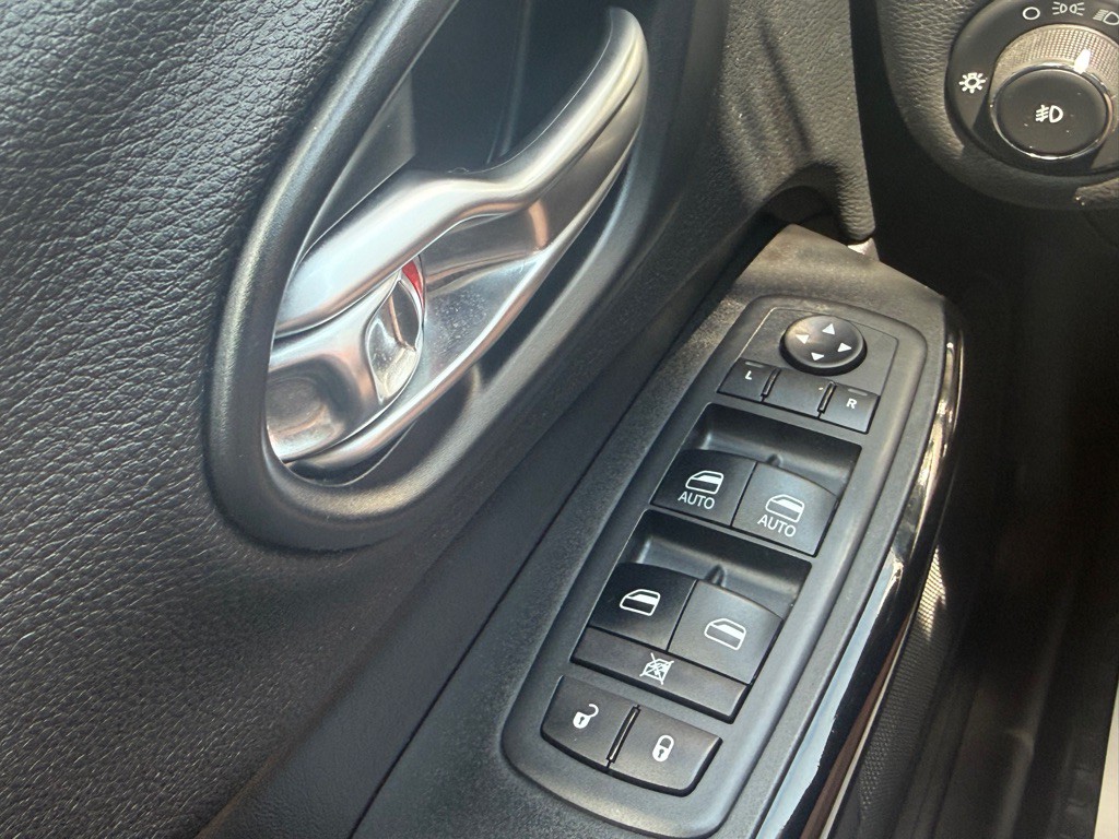 2019 Jeep Cherokee Image 27