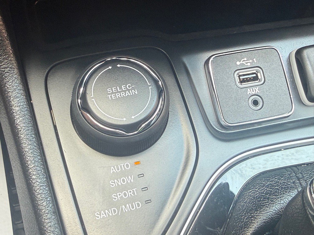 2019 Jeep Cherokee Image 37