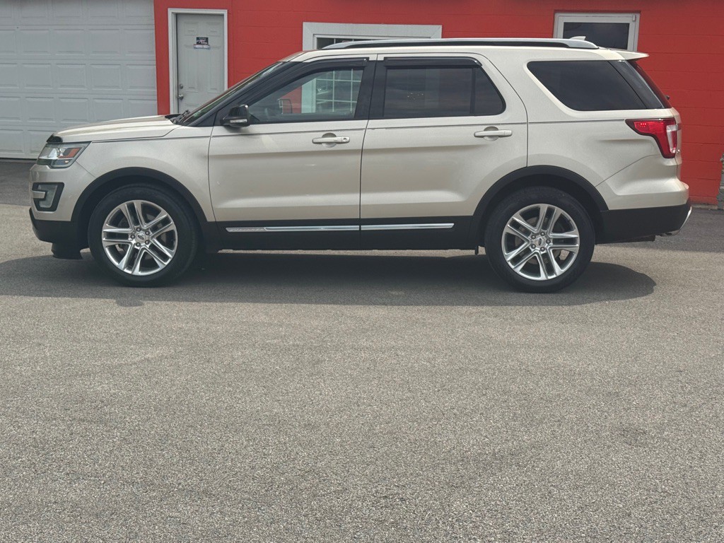 2017 Ford Explorer Image 2