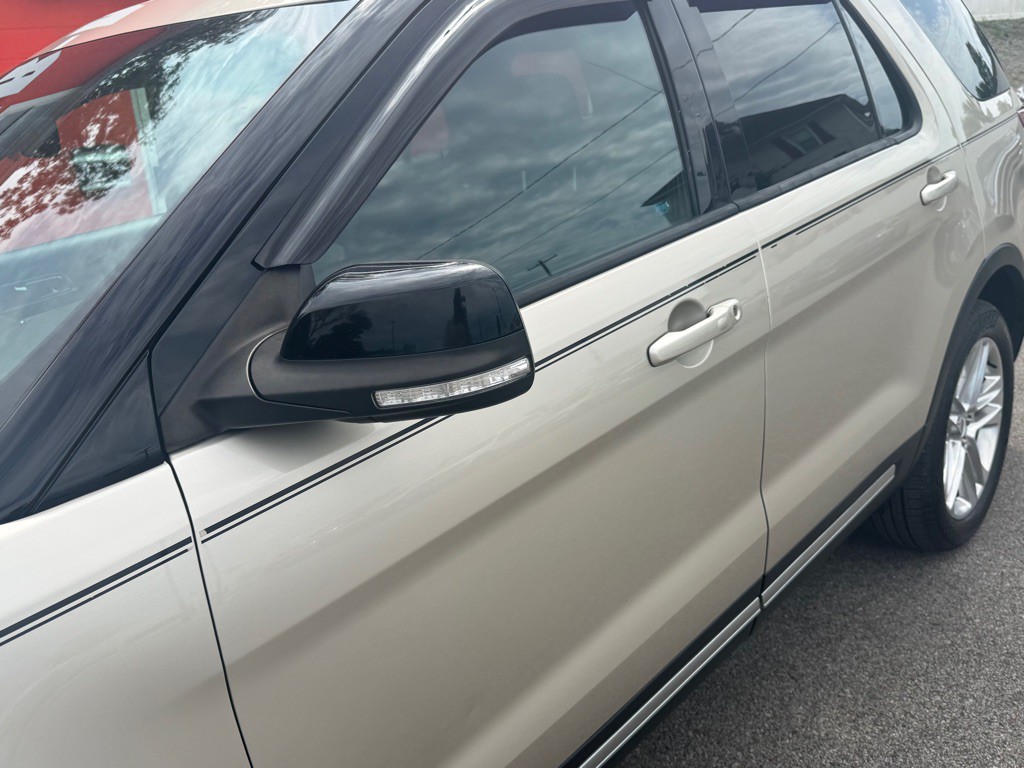 2017 Ford Explorer Image 12
