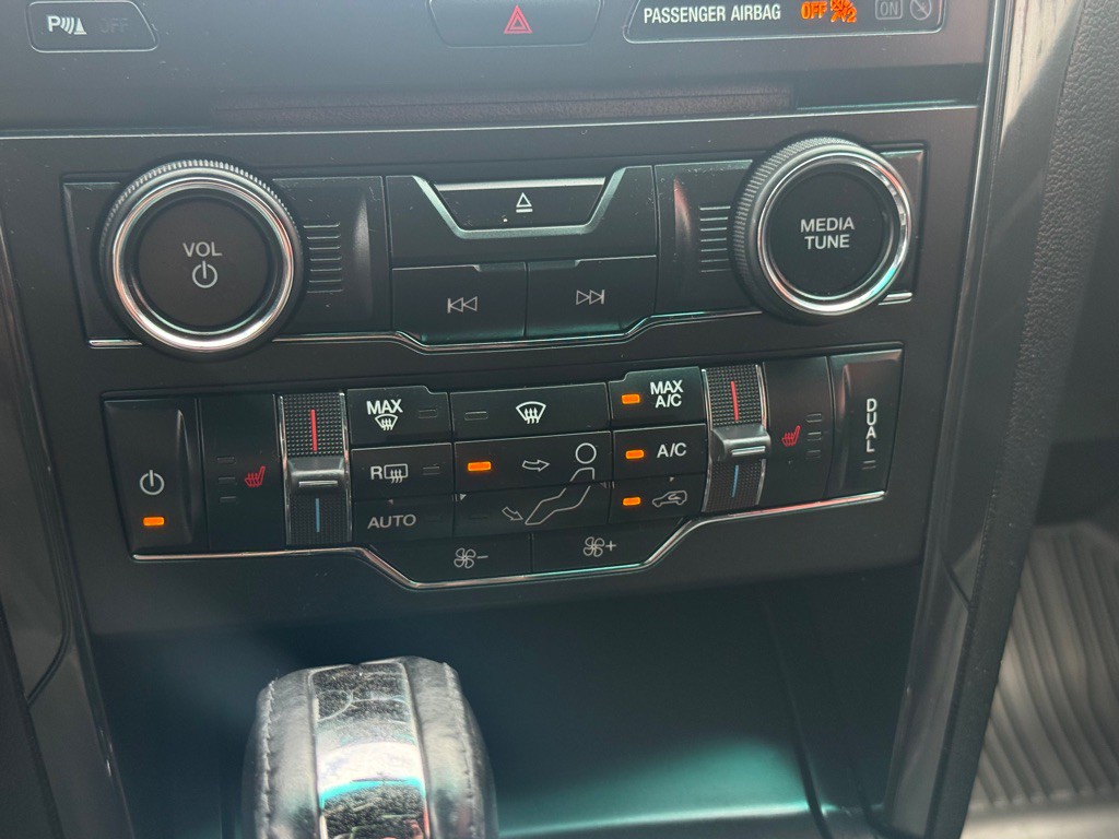 2017 Ford Explorer Image 35