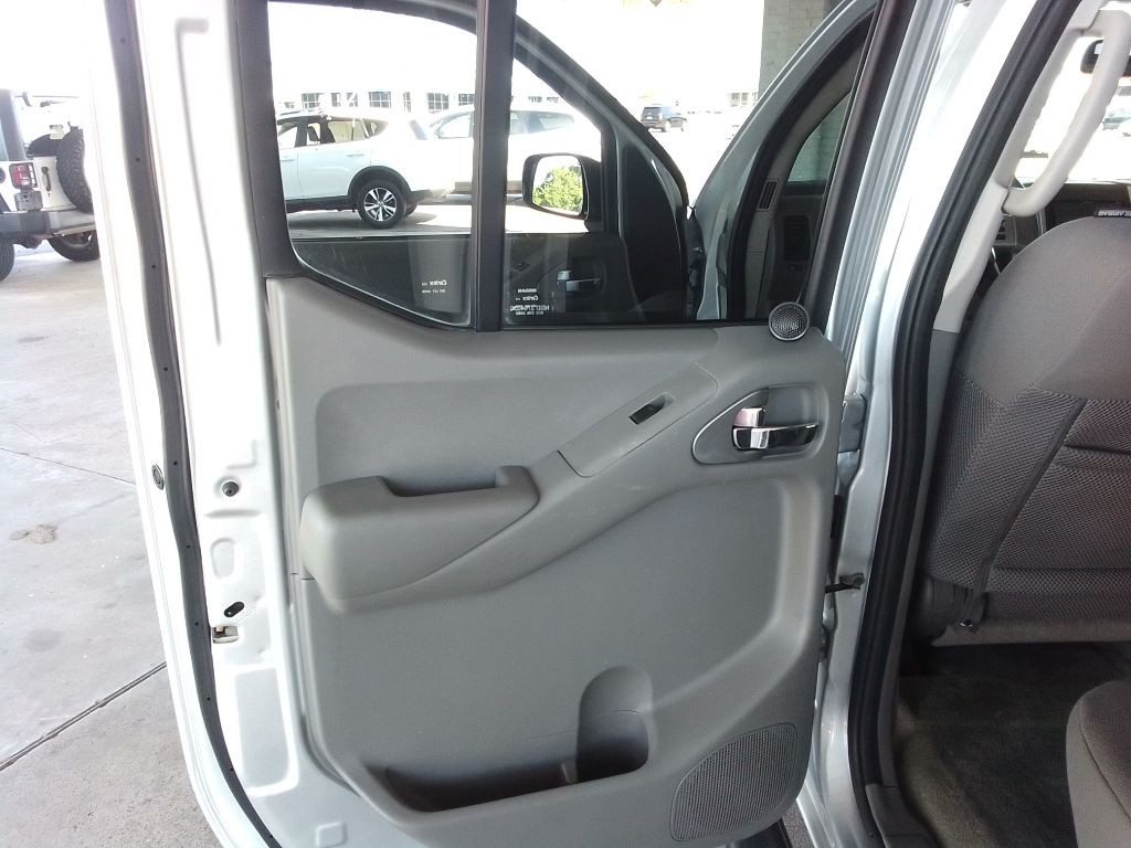 2017 Nissan Frontier Image 21