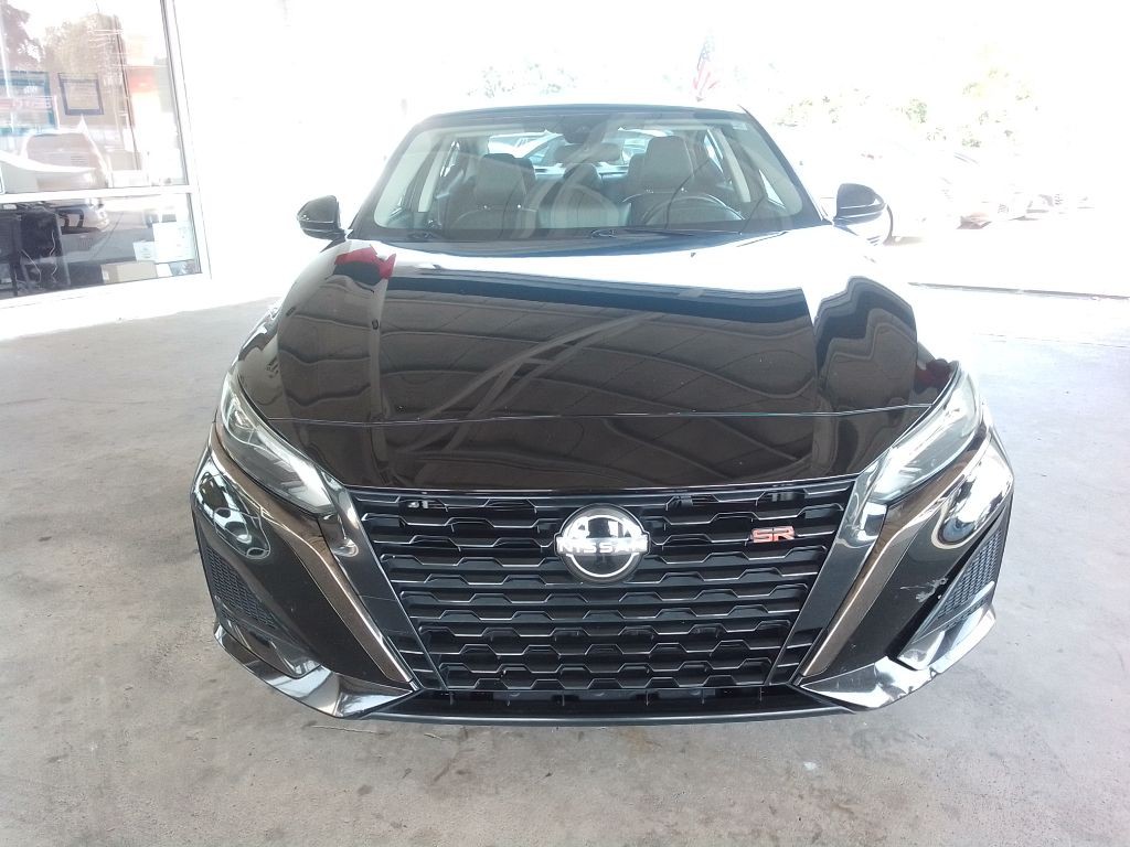2023 Nissan Altima Image 2