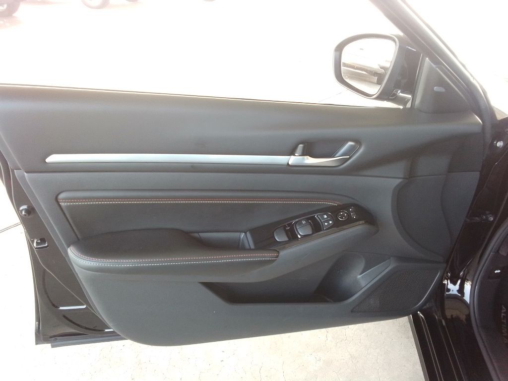 2023 Nissan Altima Image 22