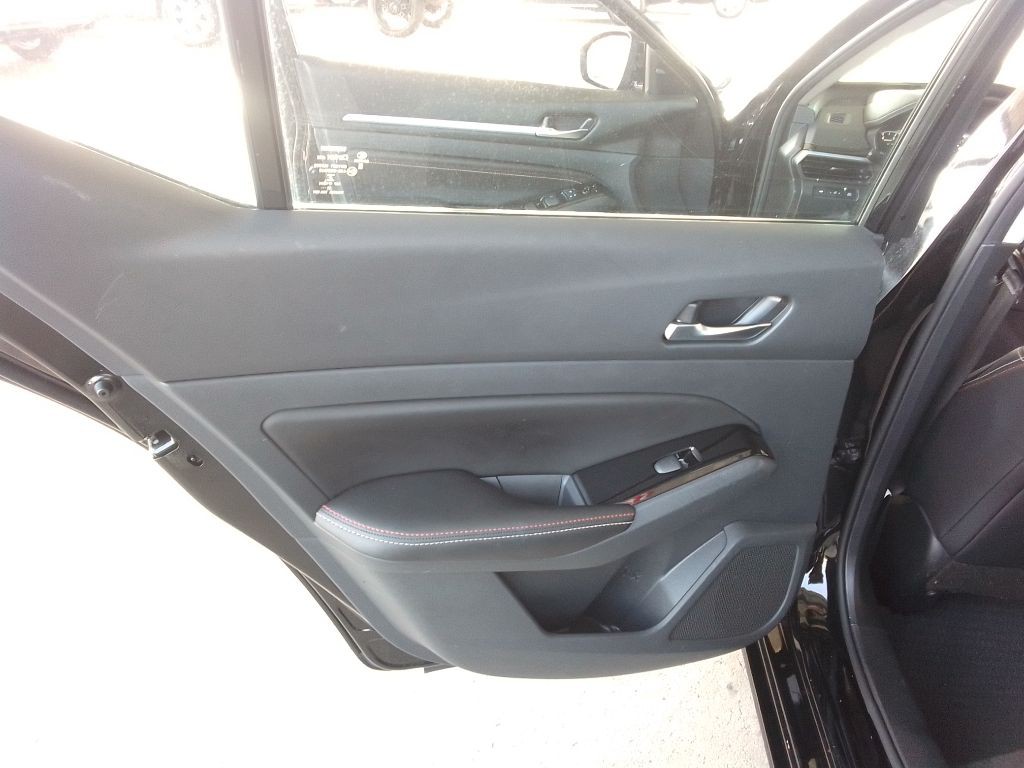2023 Nissan Altima Image 23
