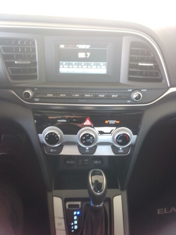 2019 Hyundai Elantra Image 9